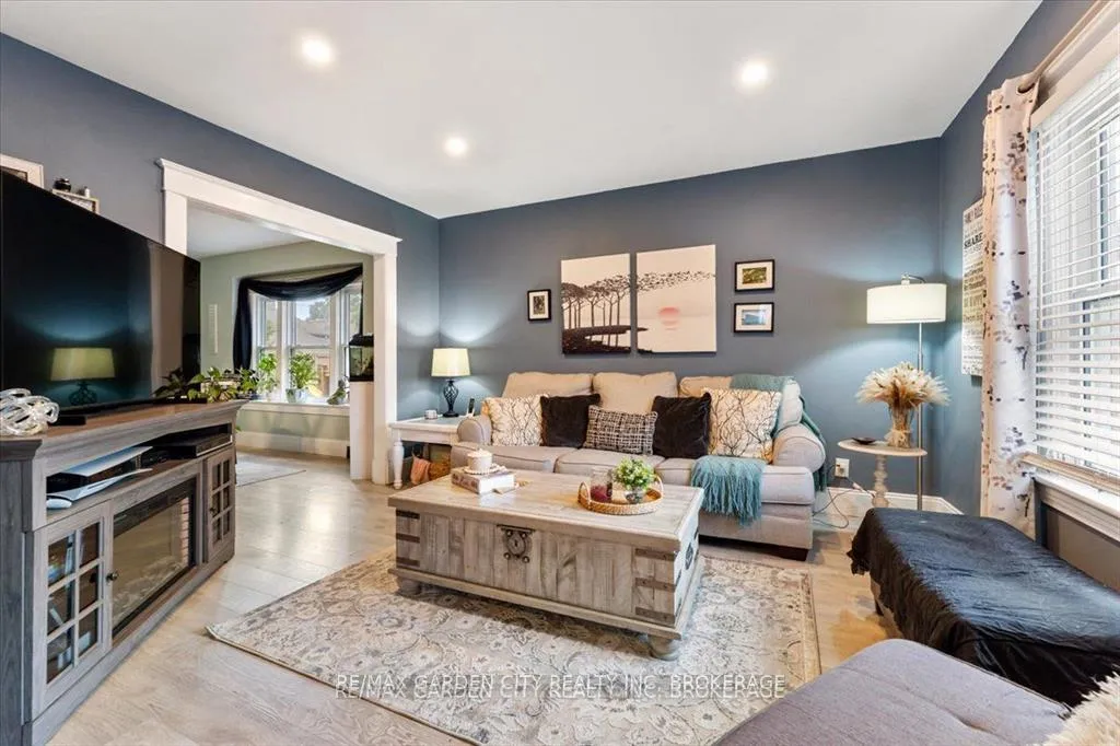 Photo 3 of 22 Chaplin Avenue, St. Catharines, Downtown — HOMEH