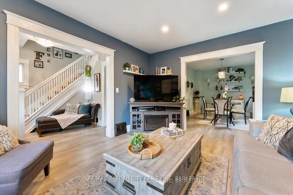 Photo 5 of 22 Chaplin Avenue, St. Catharines, Downtown — HOMEH