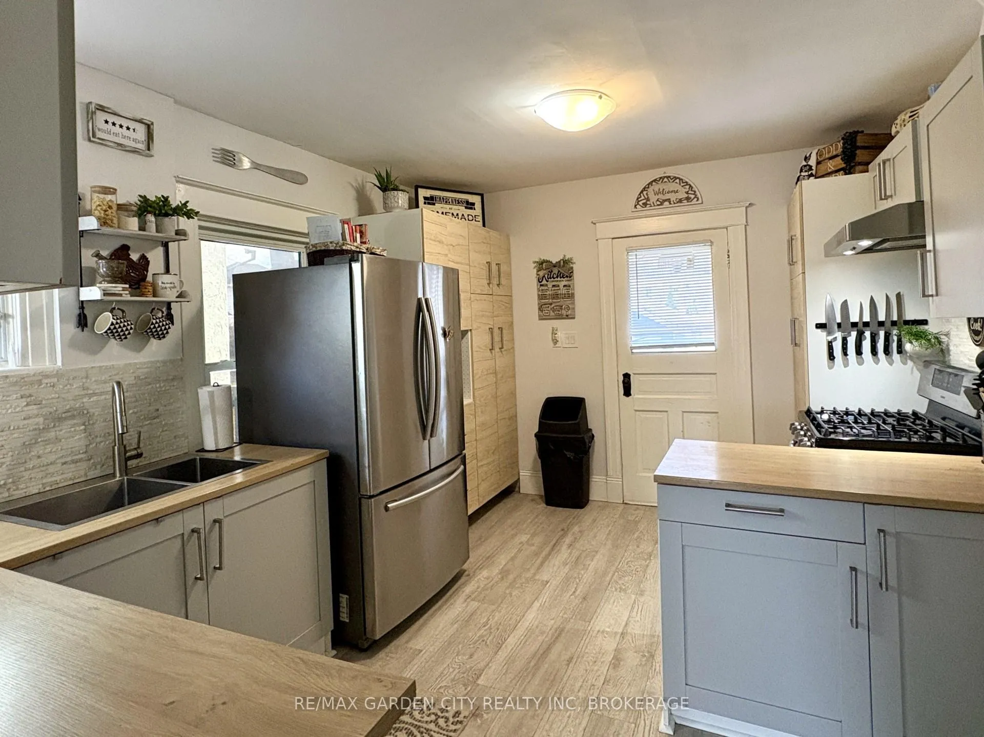 Photo 9 of 22 Chaplin Avenue, St. Catharines, Downtown — HOMEH