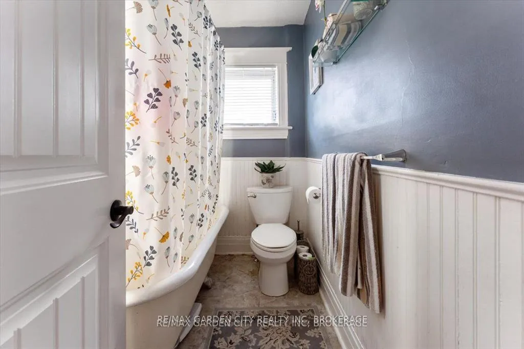 Photo 13 of 22 Chaplin Avenue, St. Catharines, Downtown — HOMEH