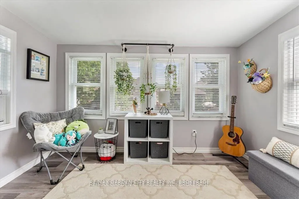 Photo 15 of 22 Chaplin Avenue, St. Catharines, Downtown — HOMEH