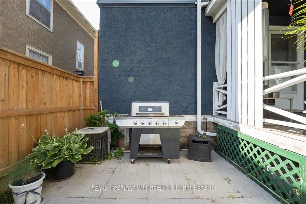 Photo 21 of 22 Chaplin Avenue, St. Catharines, Downtown — HOMEH