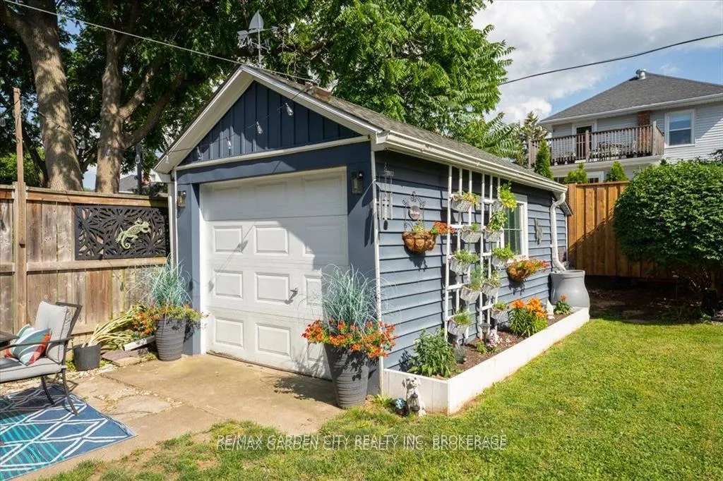 Photo 23 of 22 Chaplin Avenue, St. Catharines, Downtown — HOMEH