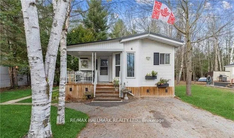 Photo 2 of 6 Prince Charles Avenue, Barrie, Little Lake — HOMEH