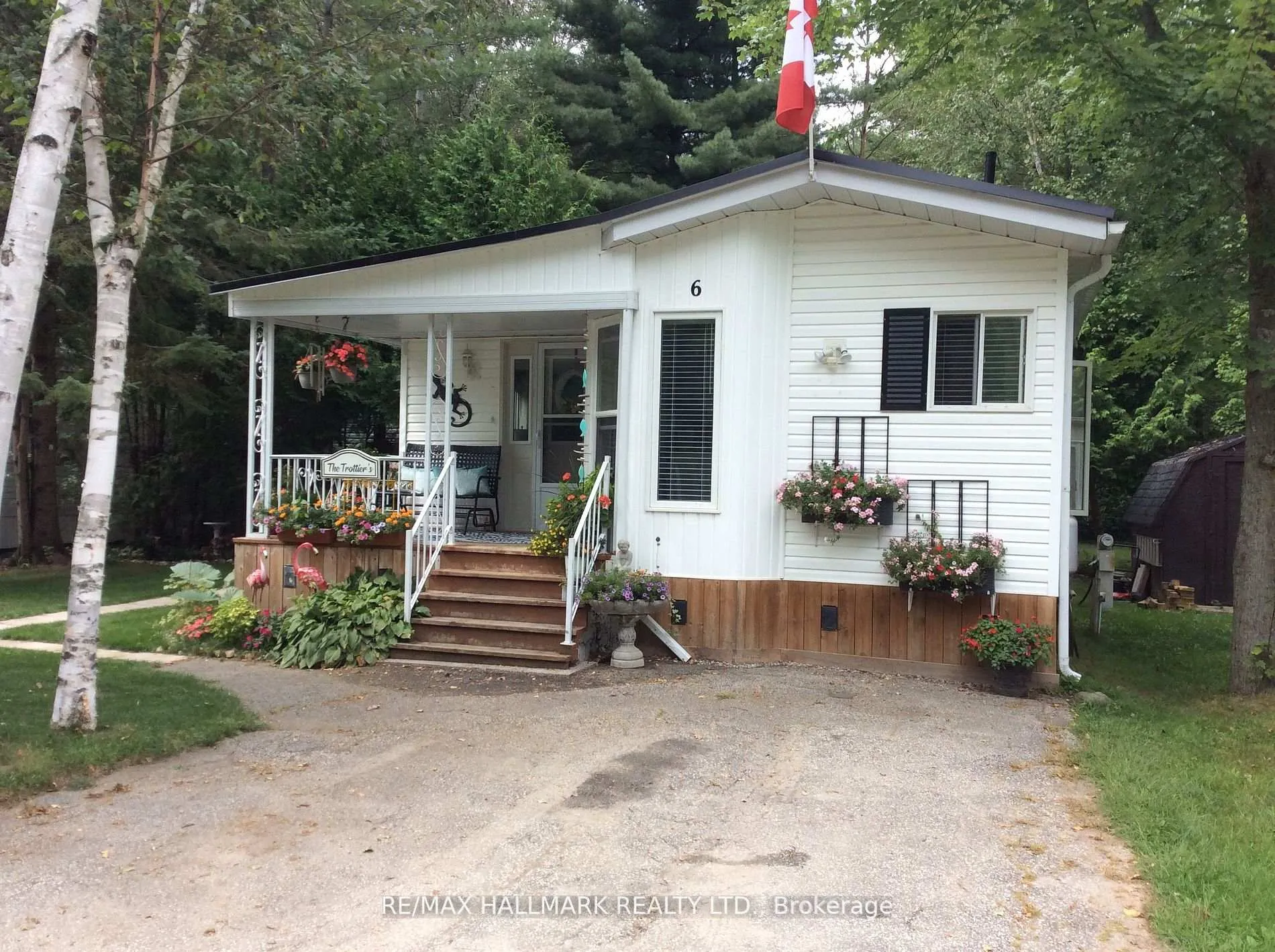 Photo 3 of 6 Prince Charles Avenue, Barrie, Little Lake — HOMEH