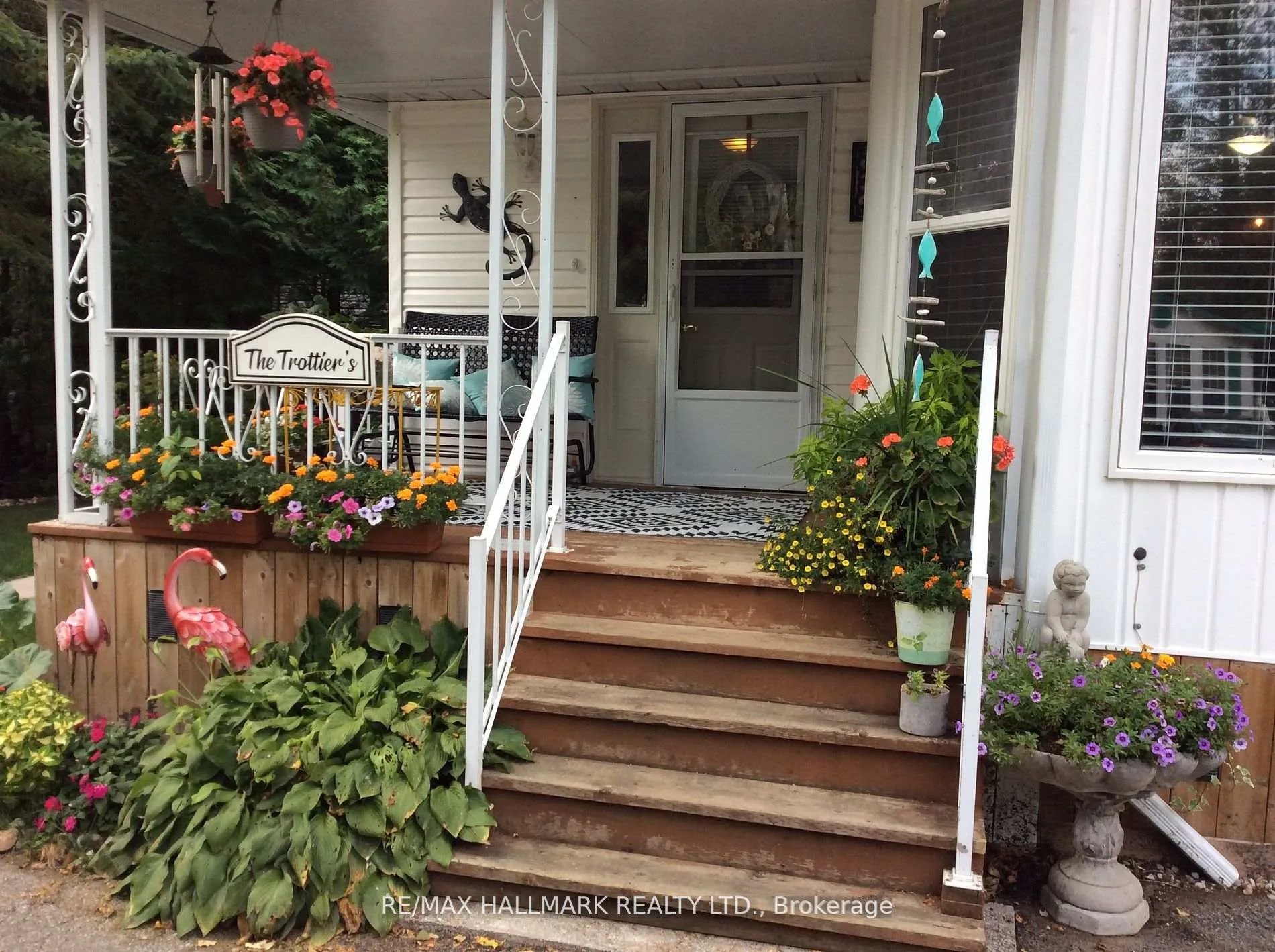 Photo 4 of 6 Prince Charles Avenue, Barrie, Little Lake — HOMEH
