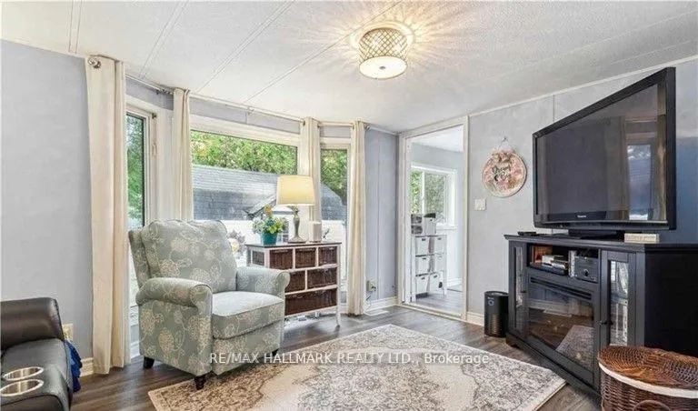 Photo 7 of 6 Prince Charles Avenue, Barrie, Little Lake — HOMEH