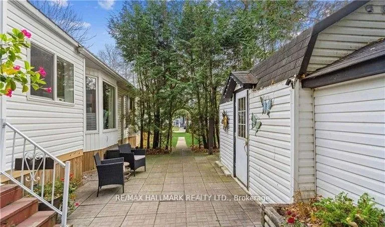 Photo 14 of 6 Prince Charles Avenue, Barrie, Little Lake — HOMEH