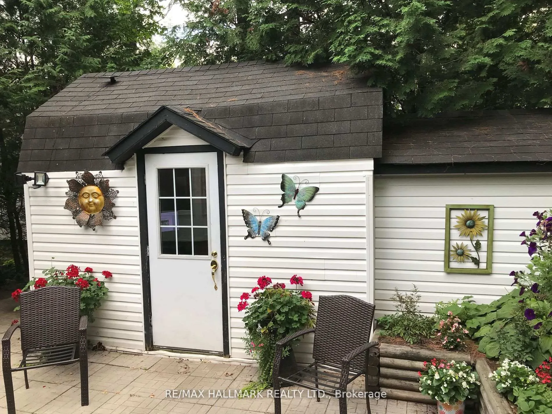 Photo 15 of 6 Prince Charles Avenue, Barrie, Little Lake — HOMEH