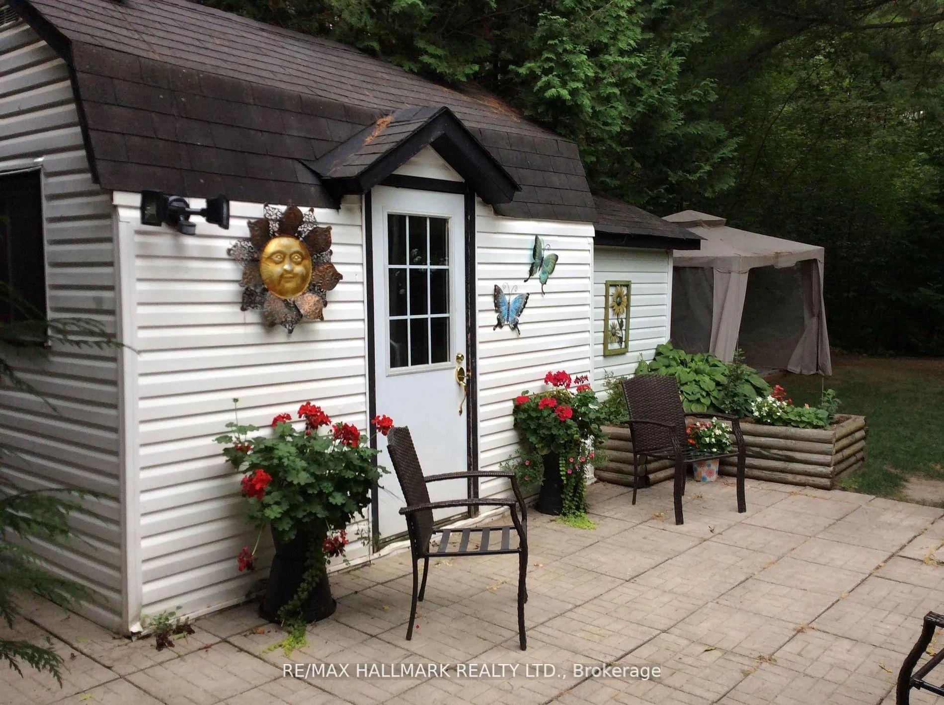 Photo 16 of 6 Prince Charles Avenue, Barrie, Little Lake — HOMEH