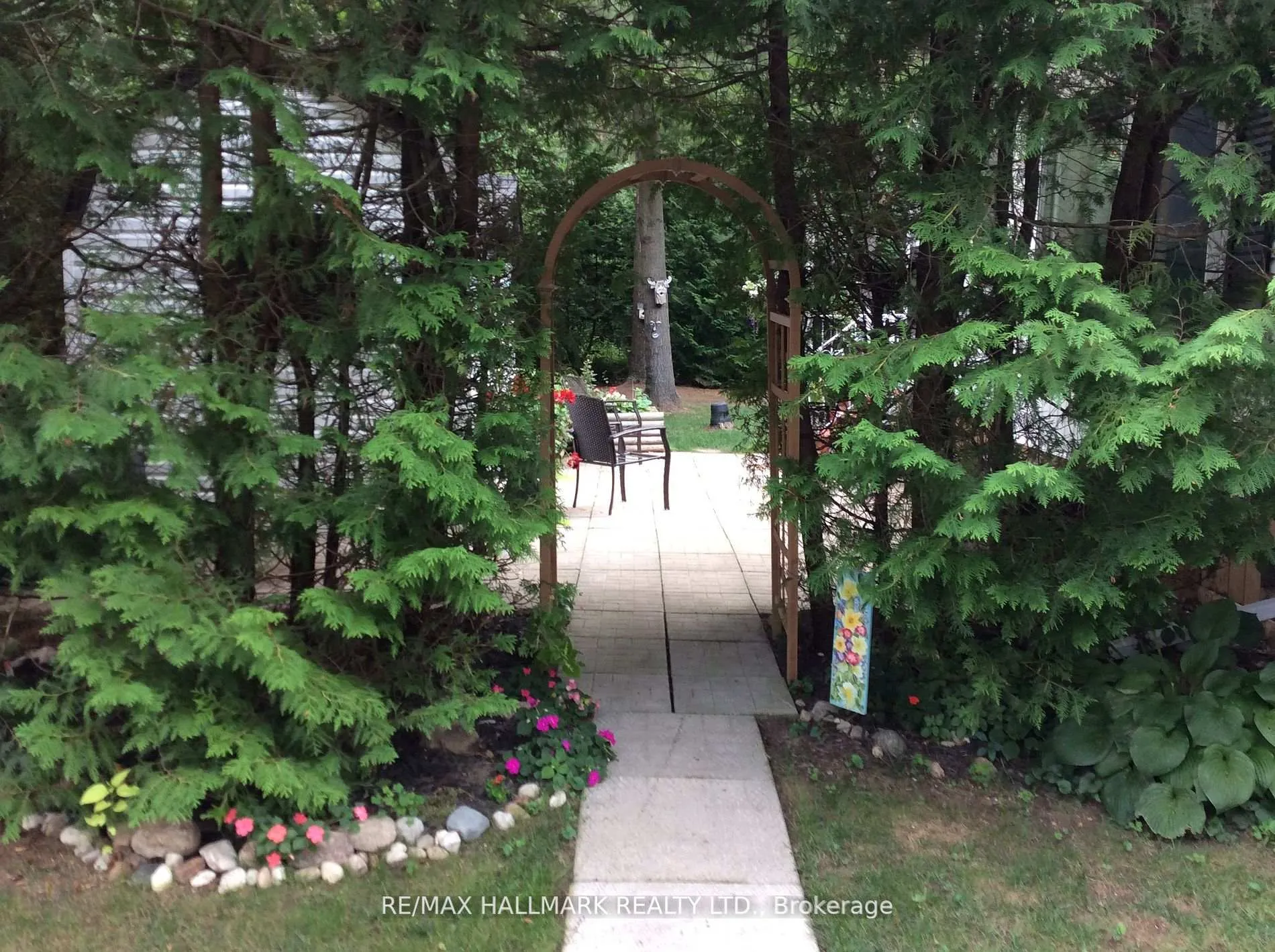 Photo 17 of 6 Prince Charles Avenue, Barrie, Little Lake — HOMEH