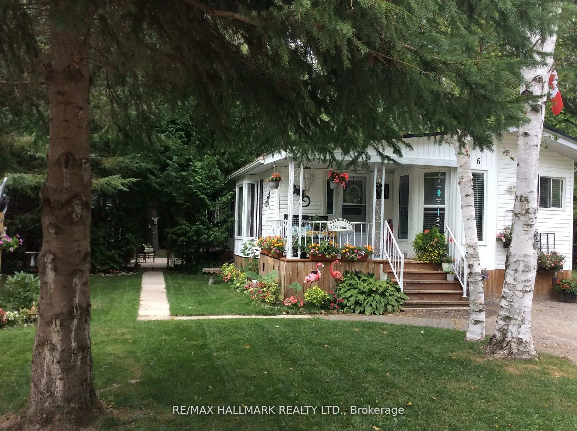 Photo 18 of 6 Prince Charles Avenue, Barrie, Little Lake — HOMEH