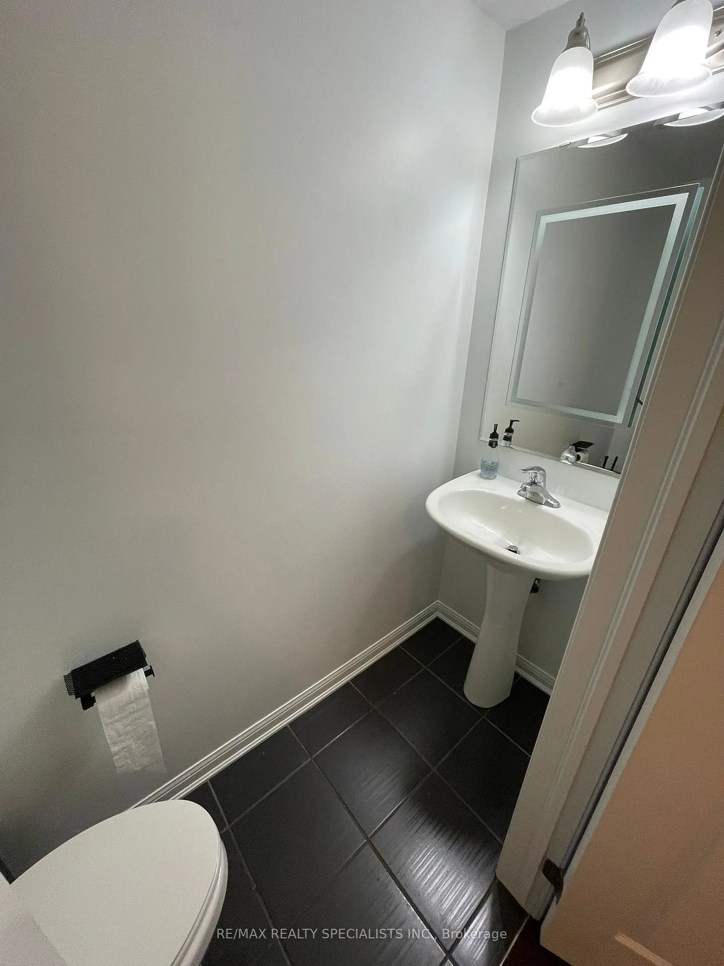 Photo 11 of 250 Mortimer Crescent, Milton, Harrison — HOMEH