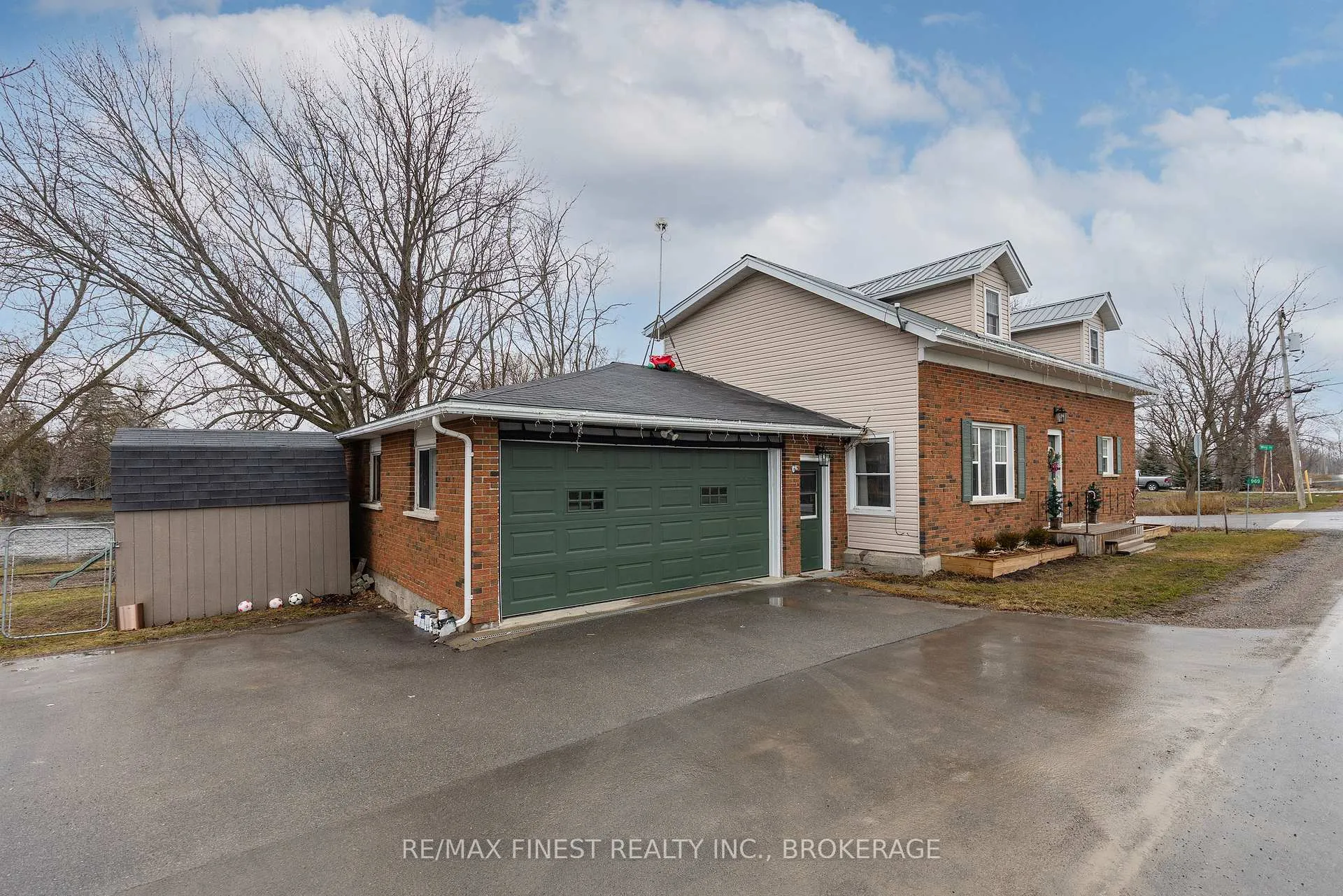 Photo 2 of 969 Millhaven Road, Loyalist, Lennox and Addington - South — HOMEH