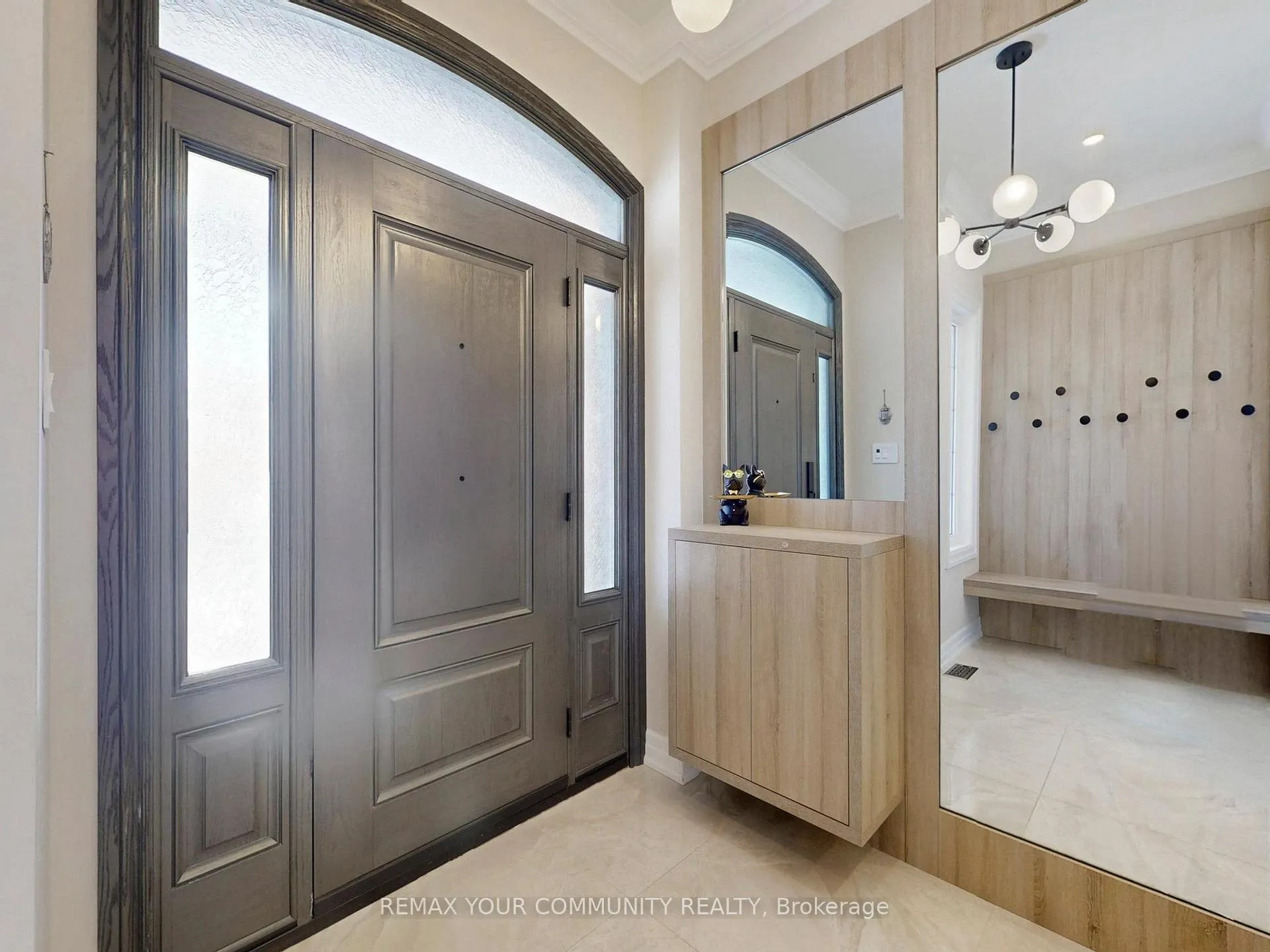 Photo 3 of 32 D'eva Drive, Vaughan, Patterson — HOMEH