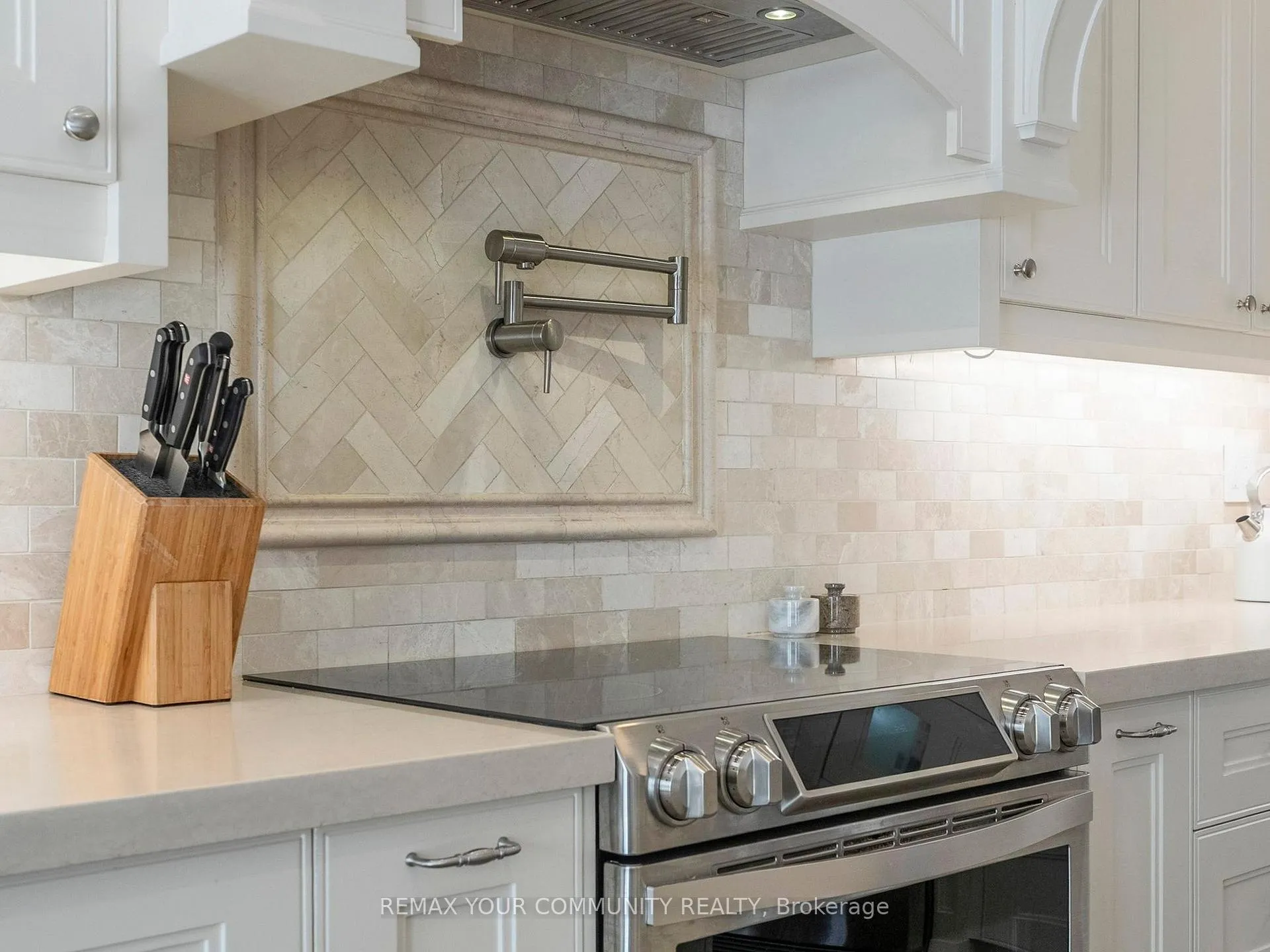 Photo 13 of 32 D'eva Drive, Vaughan, Patterson — HOMEH