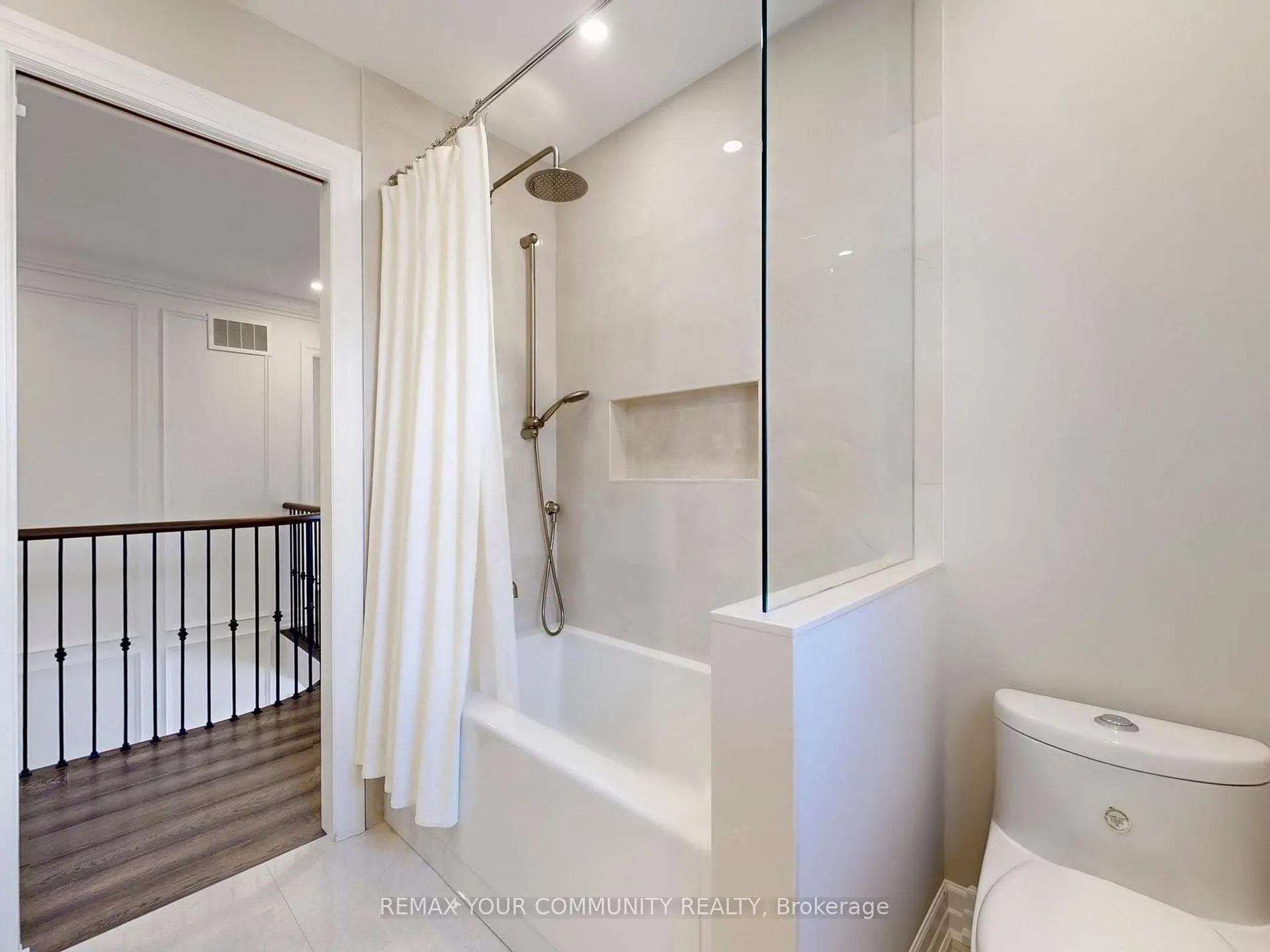 Photo 34 of 32 D'eva Drive, Vaughan, Patterson — HOMEH