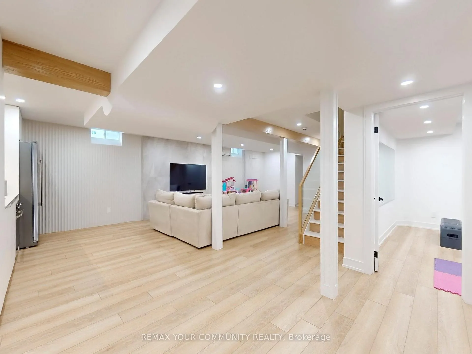 Photo 36 of 32 D'eva Drive, Vaughan, Patterson — HOMEH