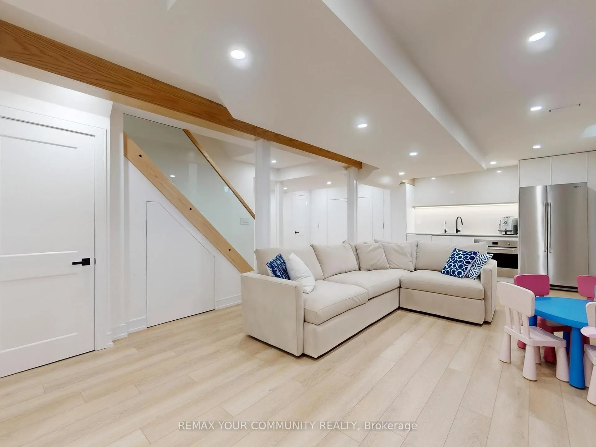 Photo 39 of 32 D'eva Drive, Vaughan, Patterson — HOMEH