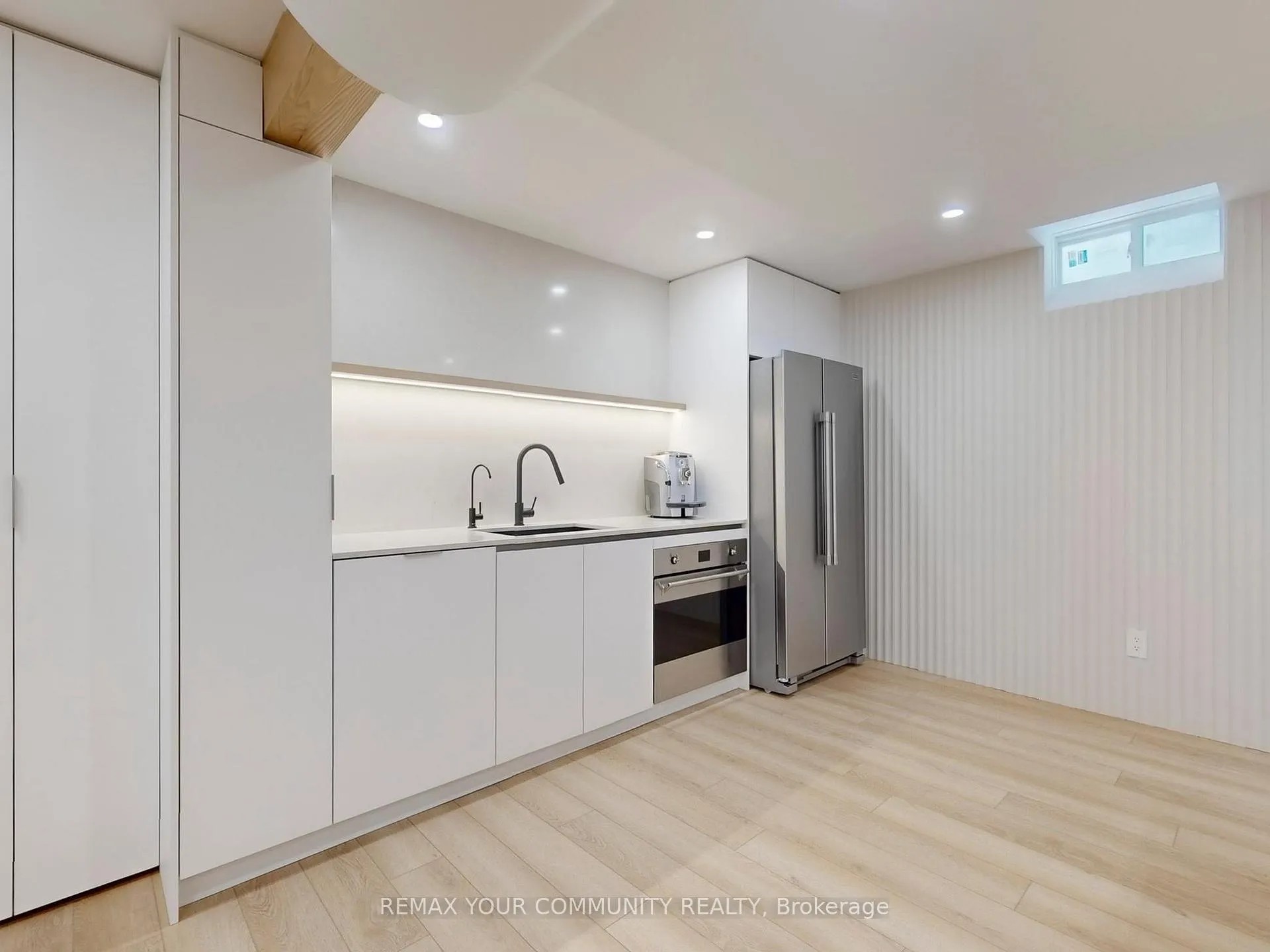 Photo 41 of 32 D'eva Drive, Vaughan, Patterson — HOMEH