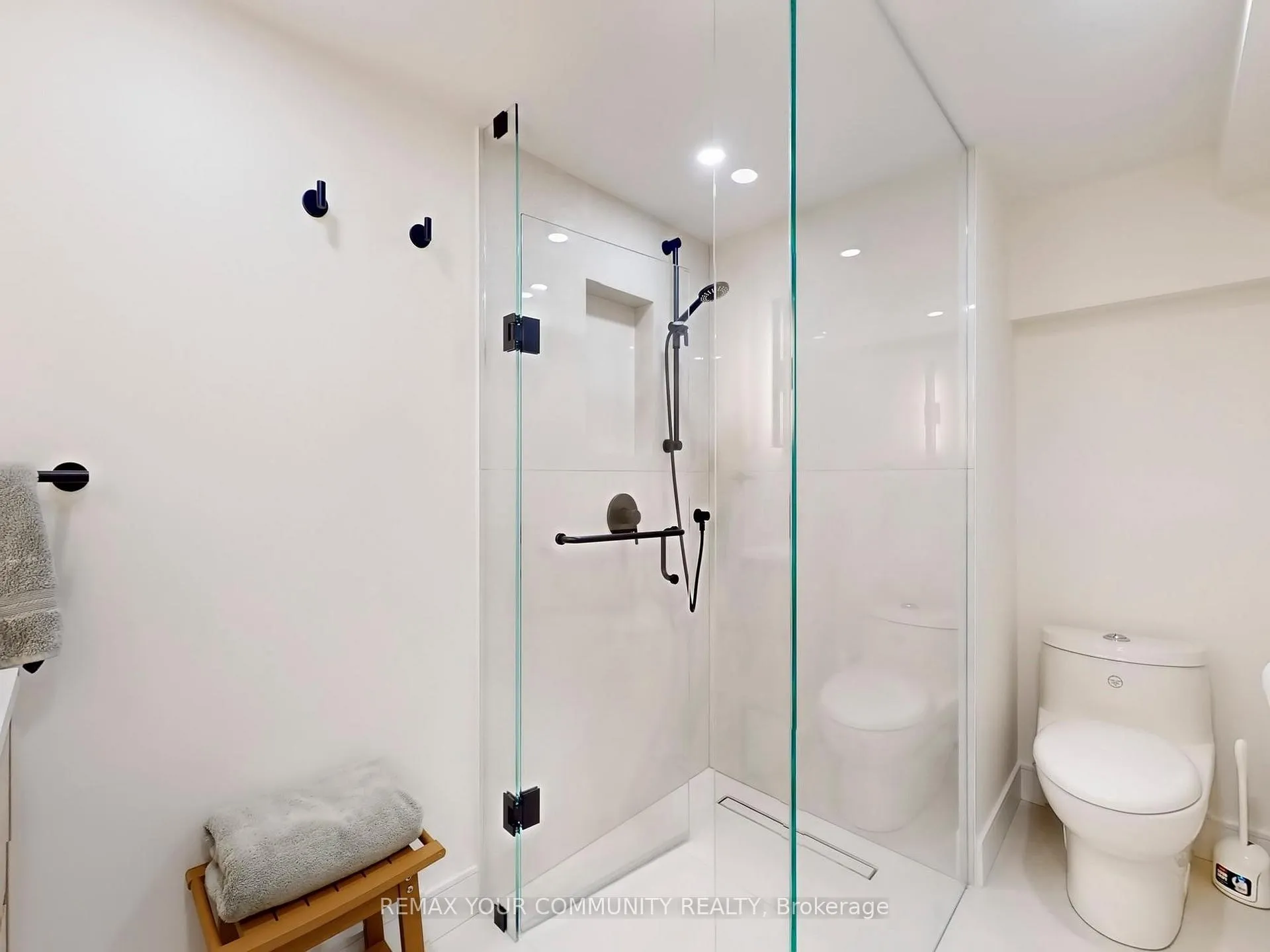 Photo 46 of 32 D'eva Drive, Vaughan, Patterson — HOMEH