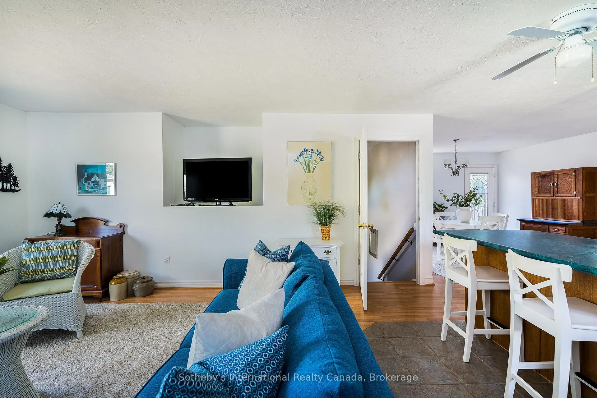 Photo 5 of 26 Country Crescent, Meaford — HOMEH