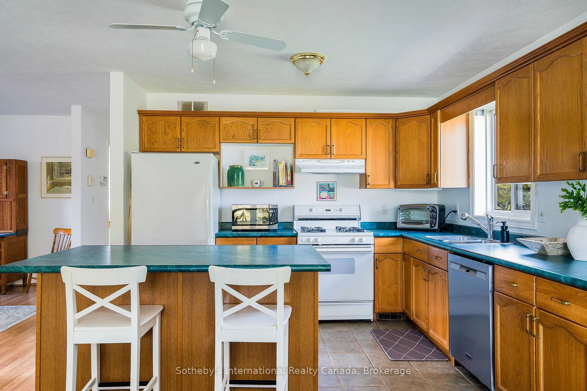 Photo 9 of 26 Country Crescent, Meaford — HOMEH