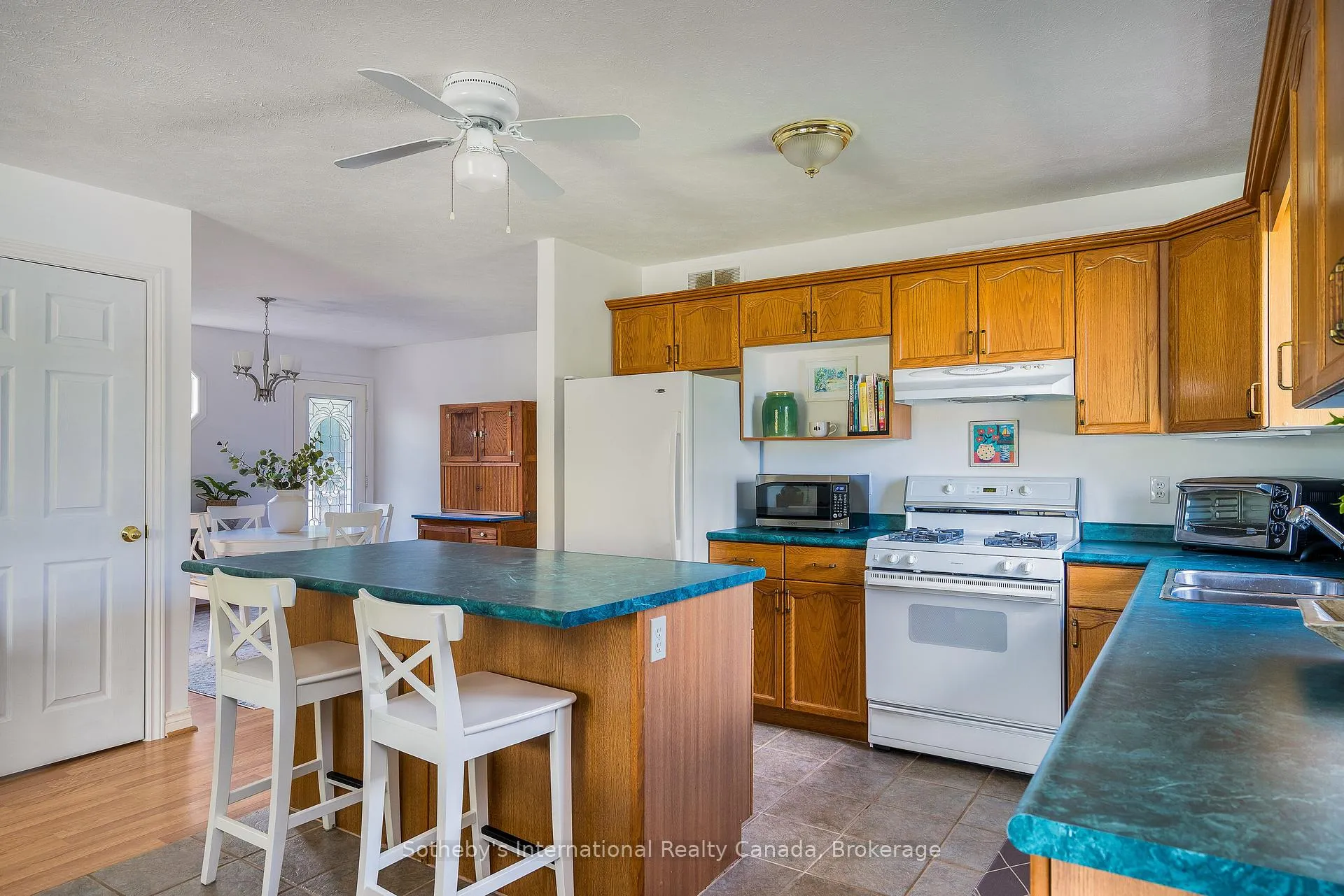 Photo 10 of 26 Country Crescent, Meaford — HOMEH