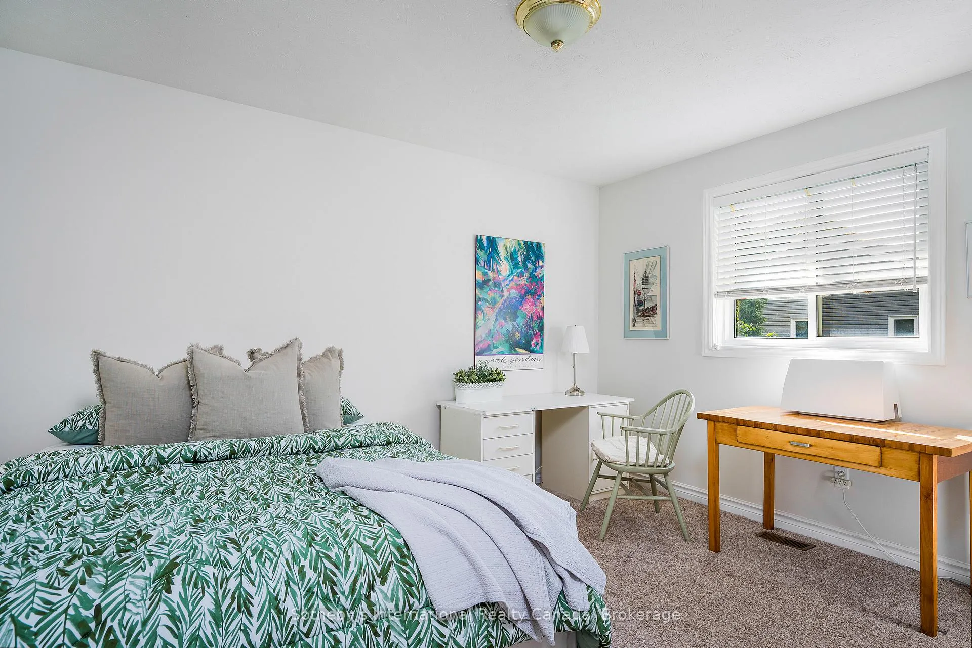 Photo 17 of 26 Country Crescent, Meaford — HOMEH