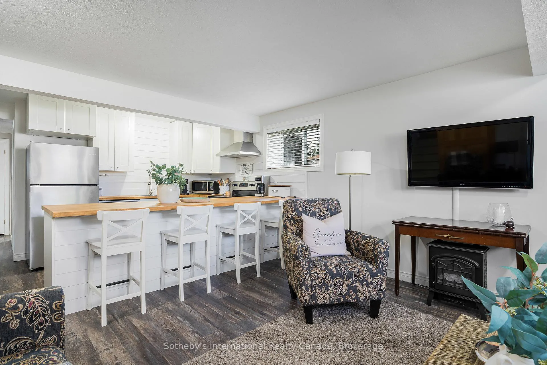 Photo 21 of 26 Country Crescent, Meaford — HOMEH