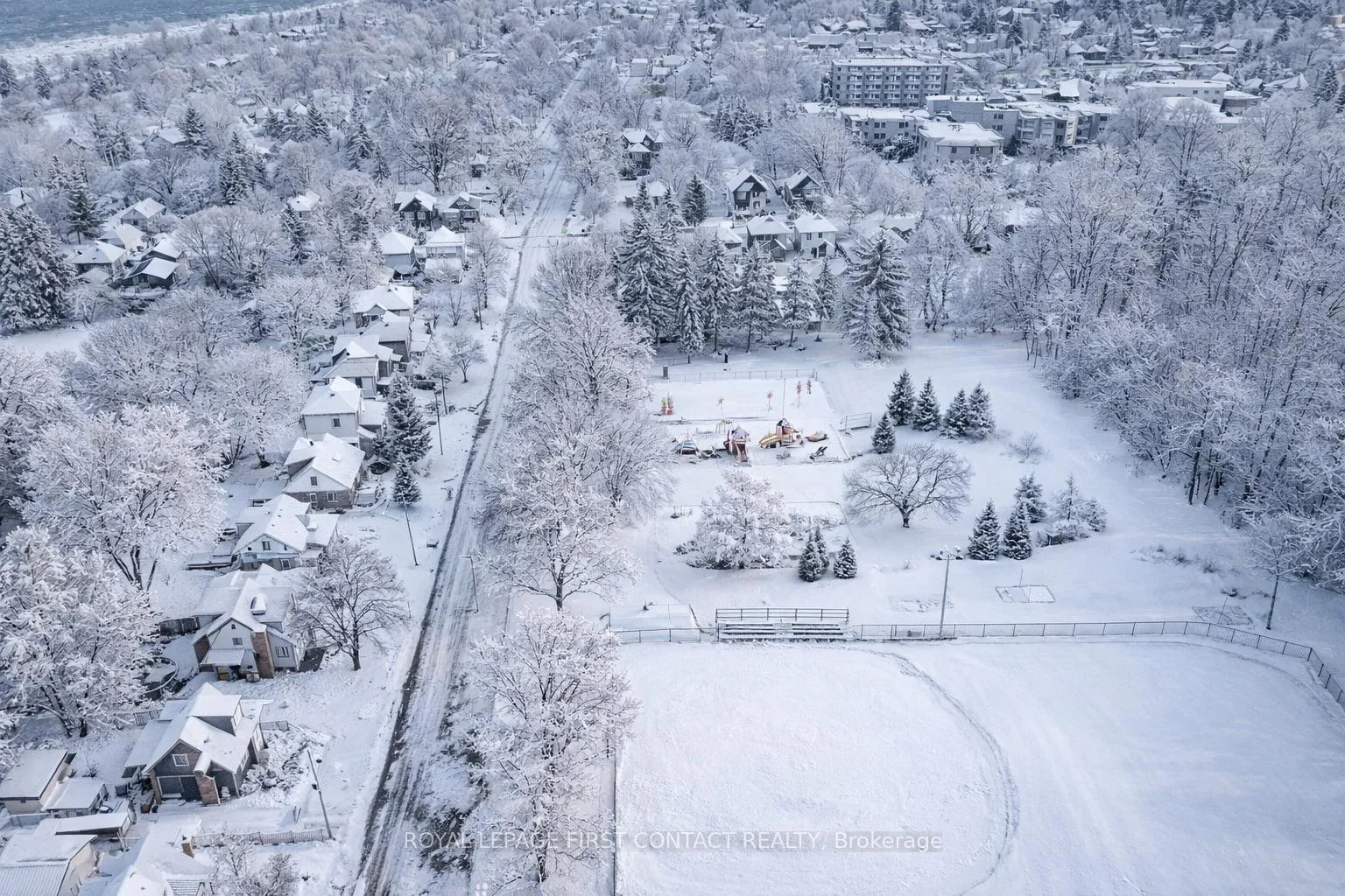 Photo 2 of 25 Holgate Street, Barrie, Allandale — HOMEH