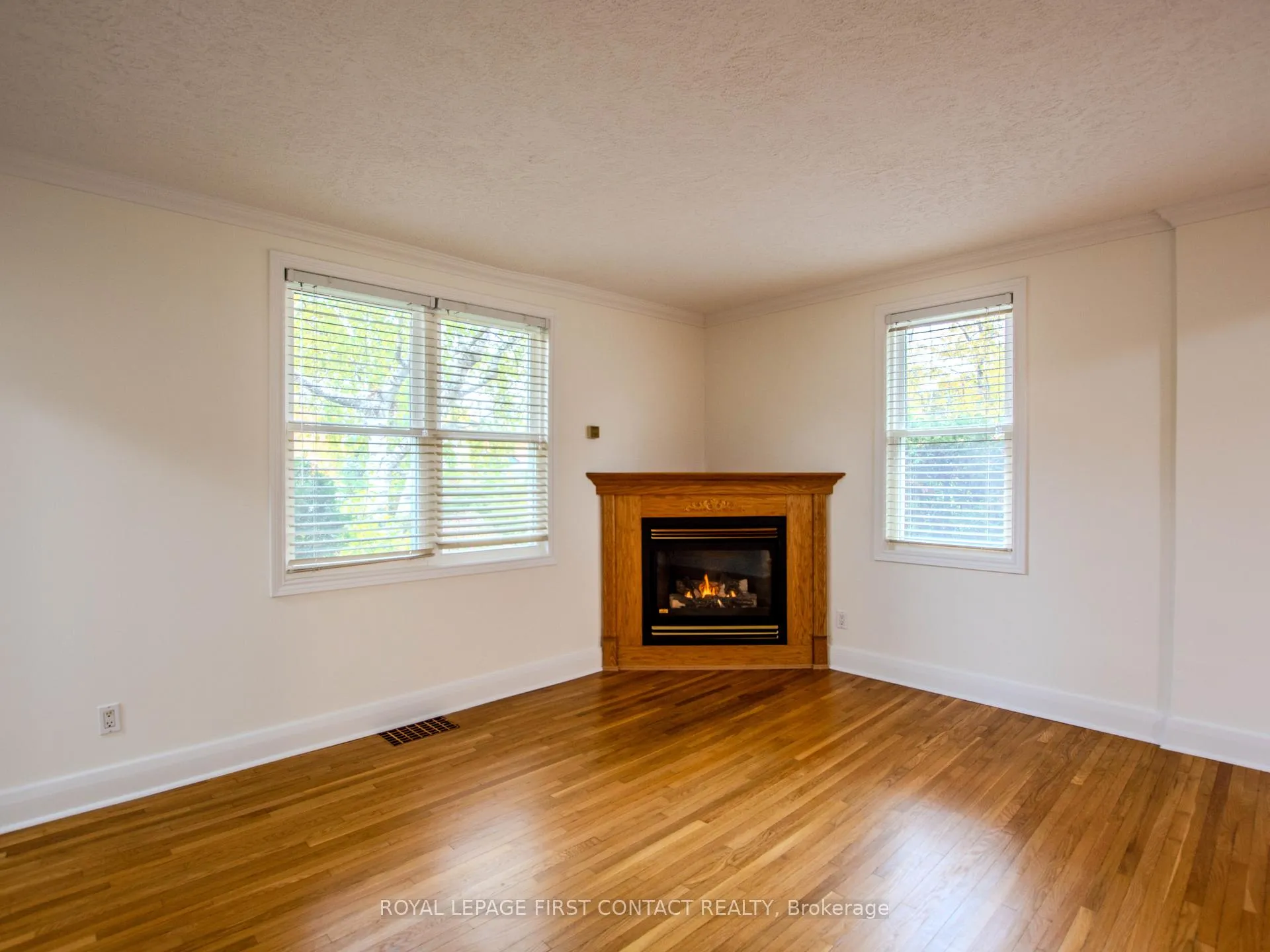 Photo 6 of 25 Holgate Street, Barrie, Allandale — HOMEH