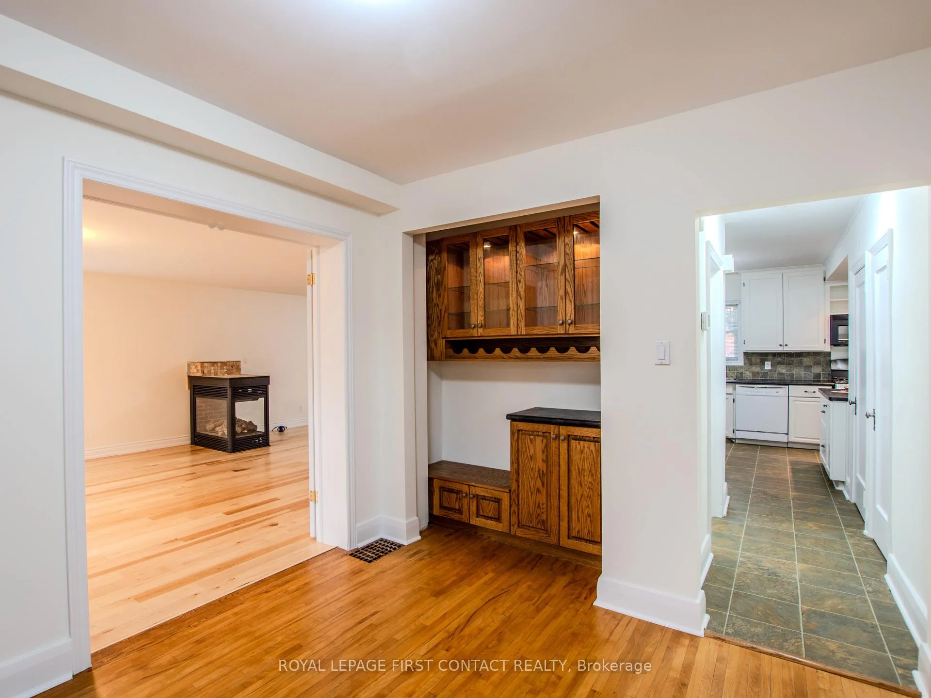 Photo 10 of 25 Holgate Street, Barrie, Allandale — HOMEH