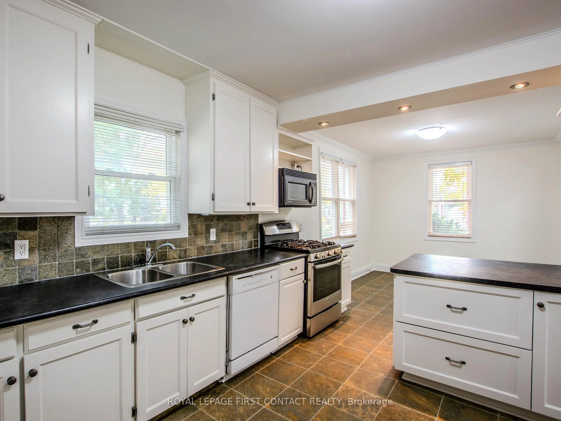 Photo 22 of 25 Holgate Street, Barrie, Allandale — HOMEH