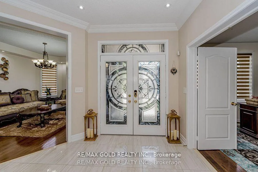 Photo 3 of 28 Crocker Drive, Brampton, Vales of Castlemore — HOMEH