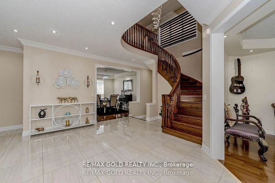 Photo 4 of 28 Crocker Drive, Brampton, Vales of Castlemore — HOMEH