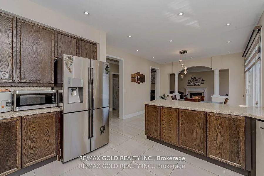Photo 17 of 28 Crocker Drive, Brampton, Vales of Castlemore — HOMEH