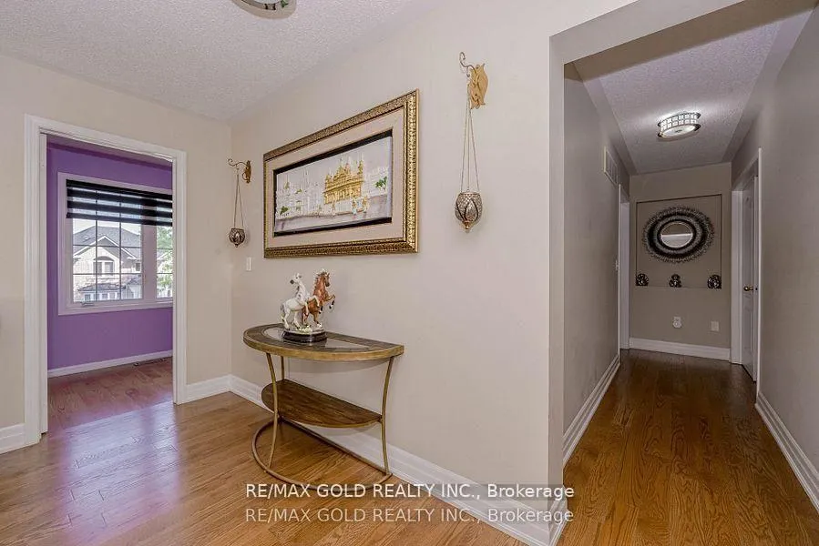 Photo 18 of 28 Crocker Drive, Brampton, Vales of Castlemore — HOMEH