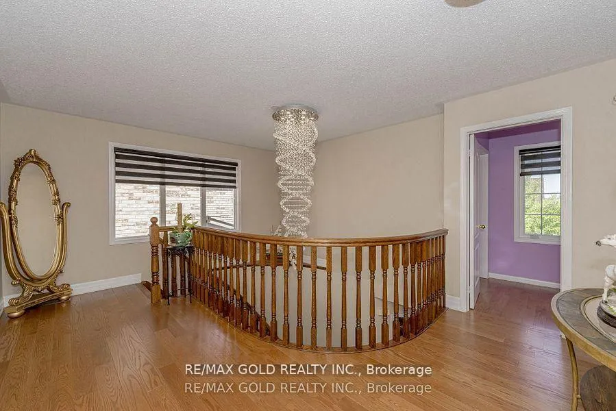 Photo 19 of 28 Crocker Drive, Brampton, Vales of Castlemore — HOMEH