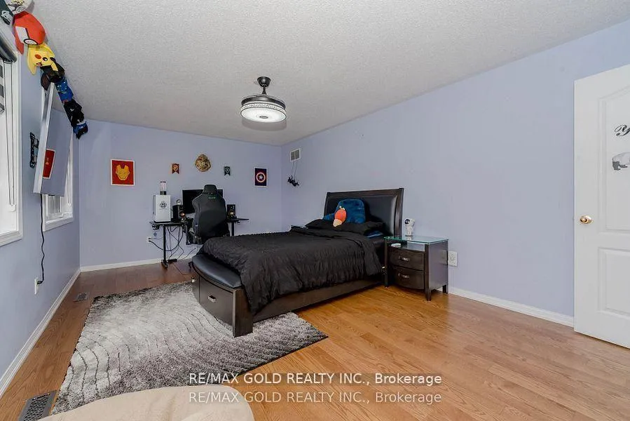 Photo 21 of 28 Crocker Drive, Brampton, Vales of Castlemore — HOMEH
