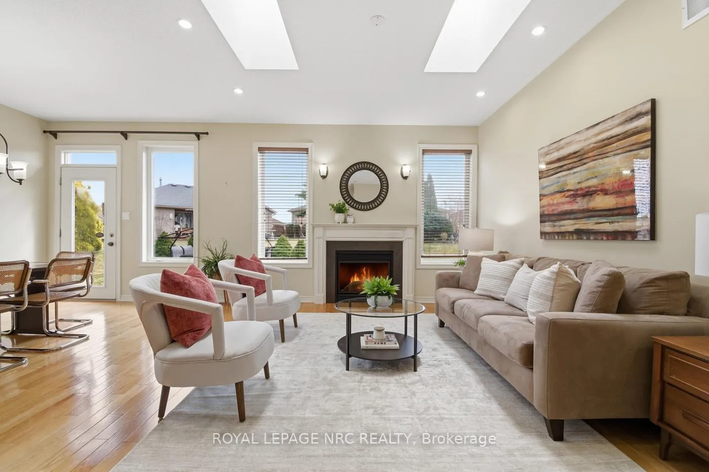 Photo 2 of 14 Lochness Court, Welland, Hwy 406/Welland — HOMEH