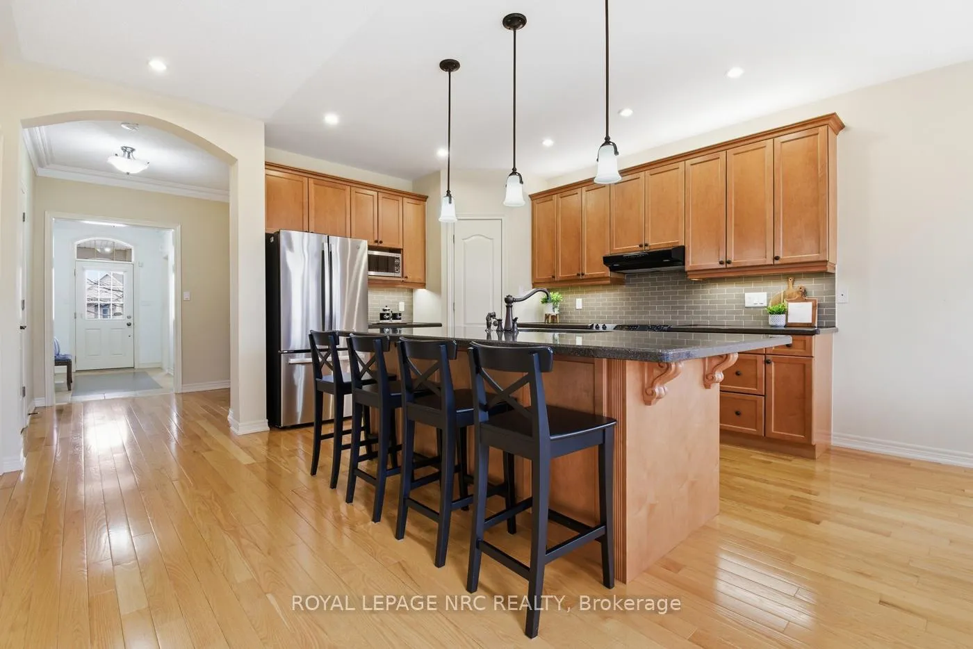Photo 4 of 14 Lochness Court, Welland, Hwy 406/Welland — HOMEH