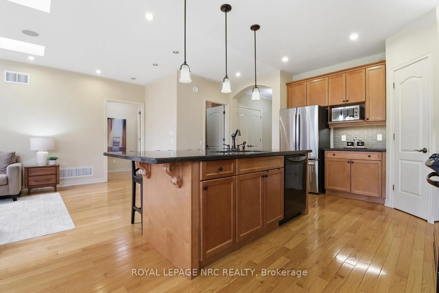 Photo 5 of 14 Lochness Court, Welland, Hwy 406/Welland — HOMEH