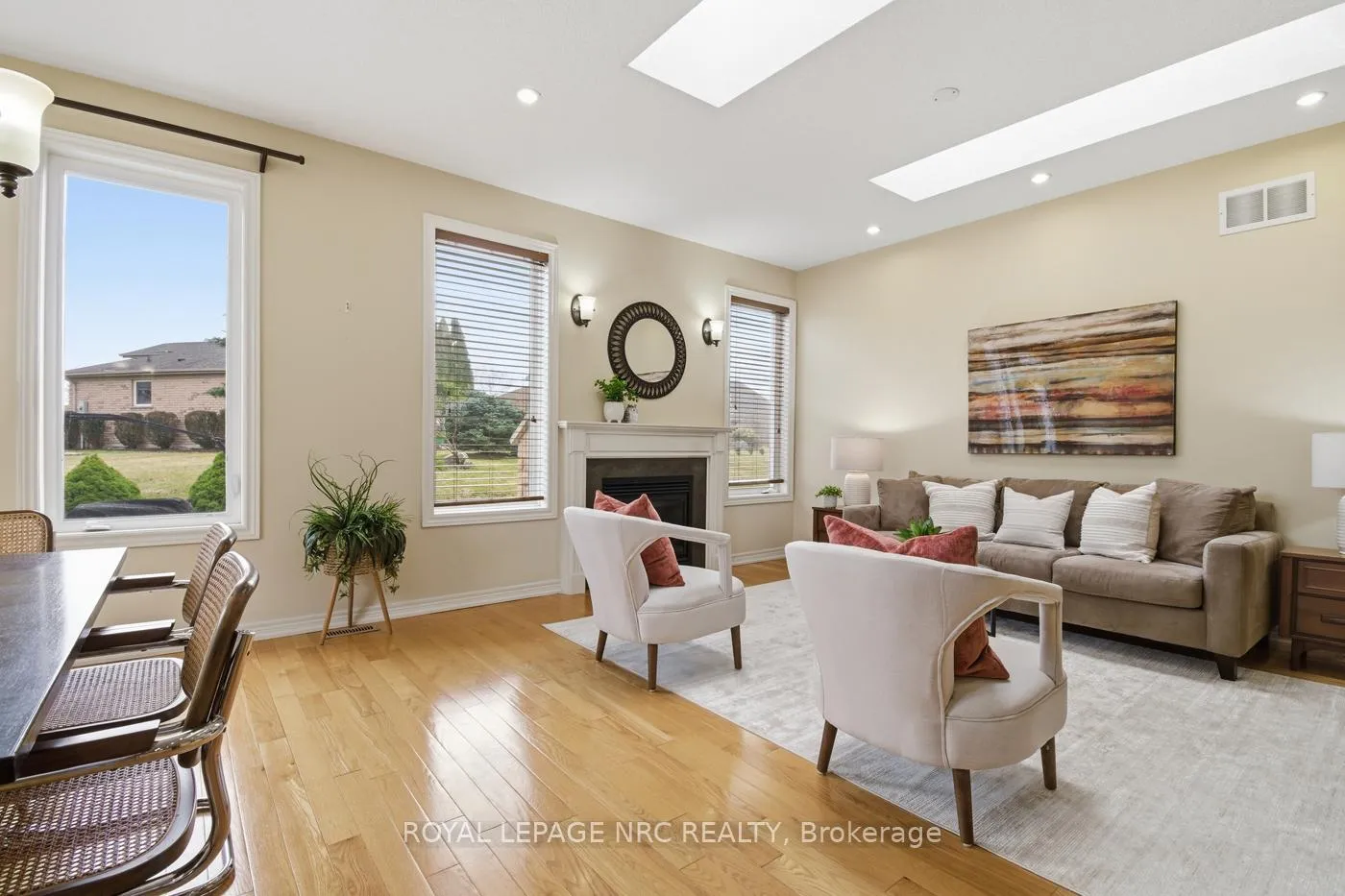 Photo 7 of 14 Lochness Court, Welland, Hwy 406/Welland — HOMEH