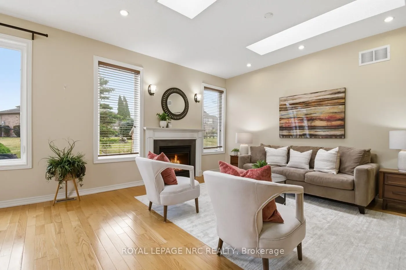 Photo 9 of 14 Lochness Court, Welland, Hwy 406/Welland — HOMEH