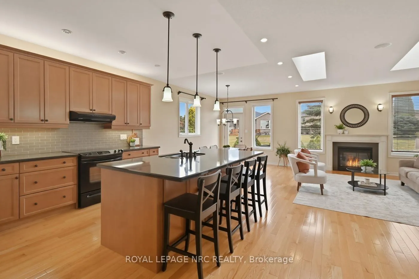 Photo 10 of 14 Lochness Court, Welland, Hwy 406/Welland — HOMEH