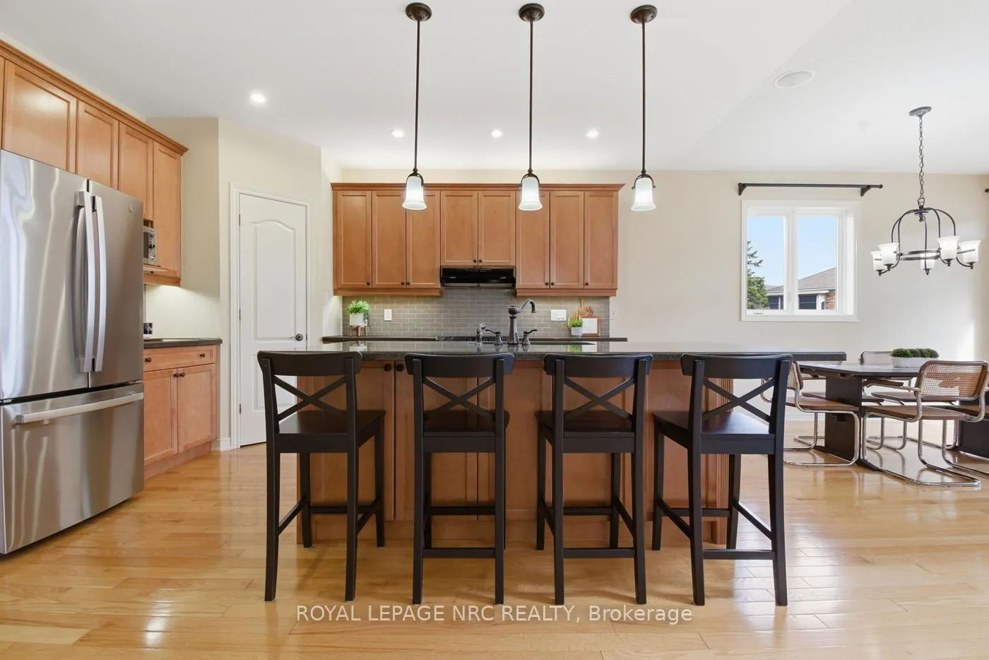 Photo 12 of 14 Lochness Court, Welland, Hwy 406/Welland — HOMEH