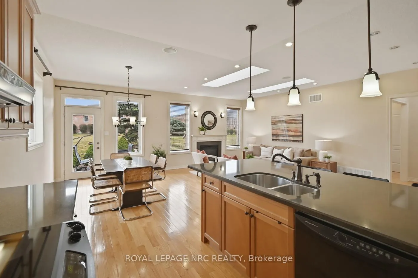 Photo 14 of 14 Lochness Court, Welland, Hwy 406/Welland — HOMEH