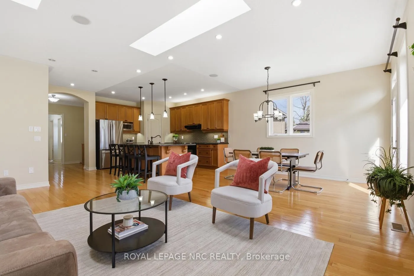 Photo 18 of 14 Lochness Court, Welland, Hwy 406/Welland — HOMEH