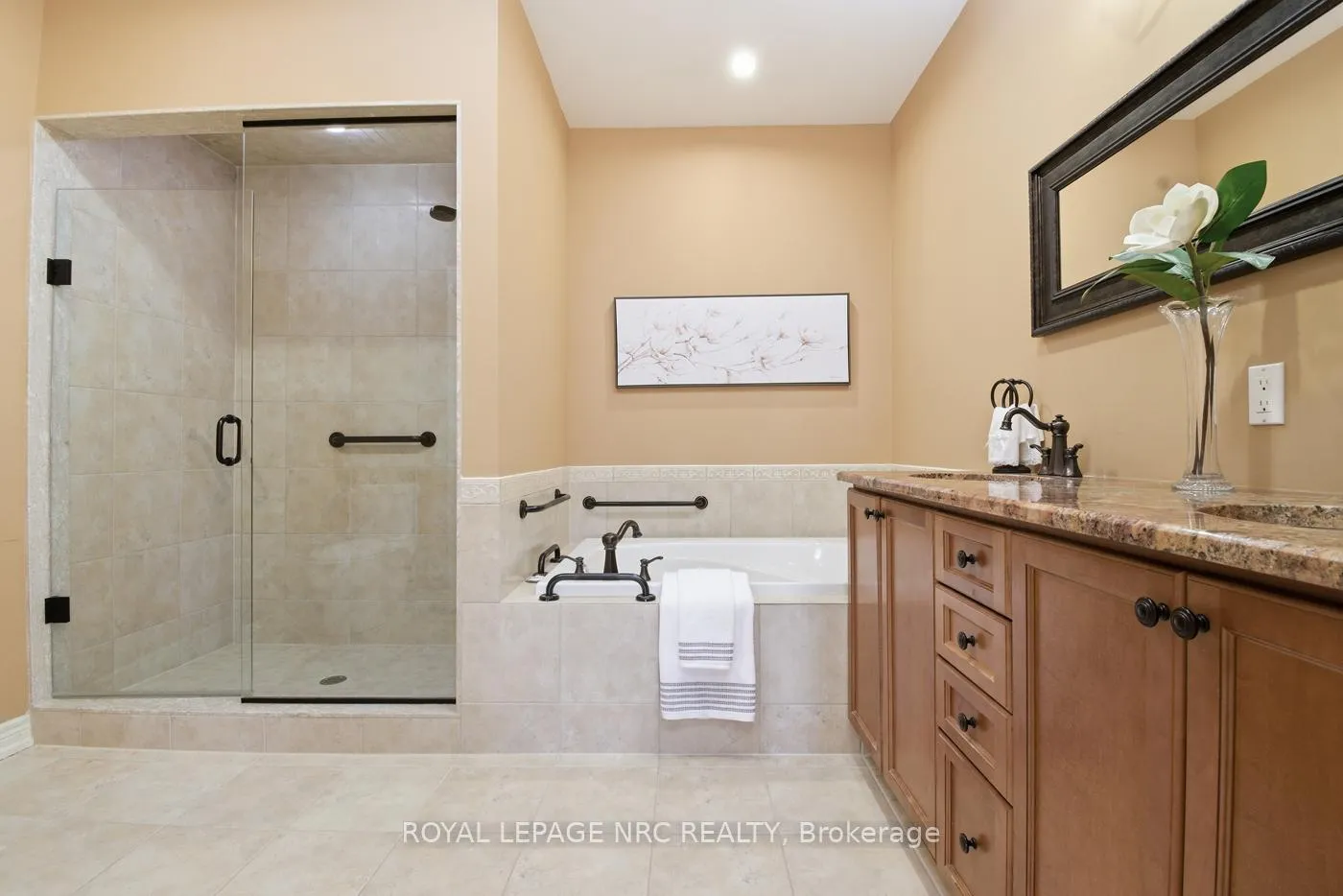 Photo 25 of 14 Lochness Court, Welland, Hwy 406/Welland — HOMEH
